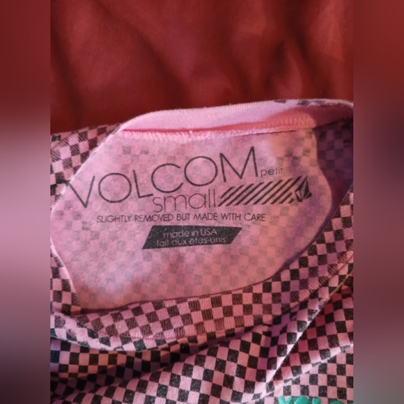 Pink checkered Volcom fitted tee - Picture 6 of 6